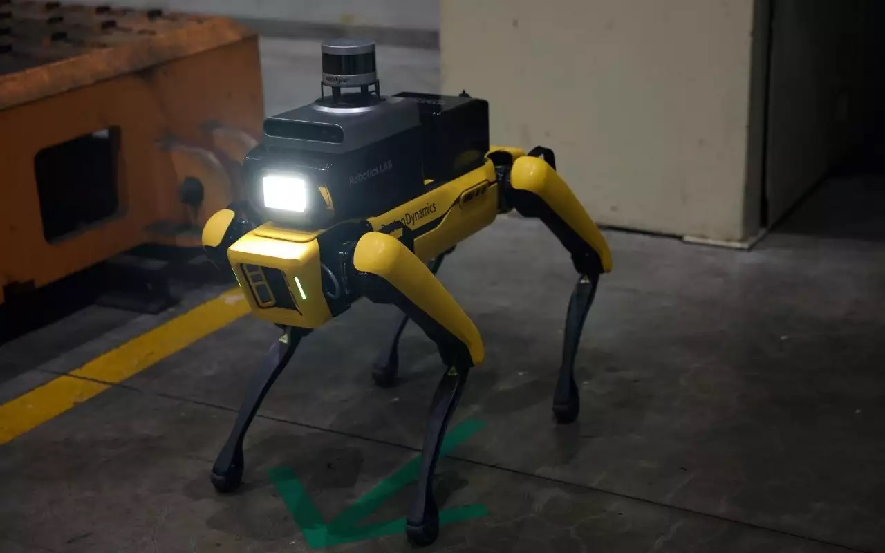 Робот-охранник Человек не нужен: роботы Hyundai Boston Dynamics приступили к охране заводов и работе в страховых компаниях